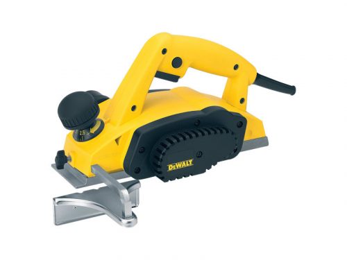 DEWALT Gyalu 600 W DW680